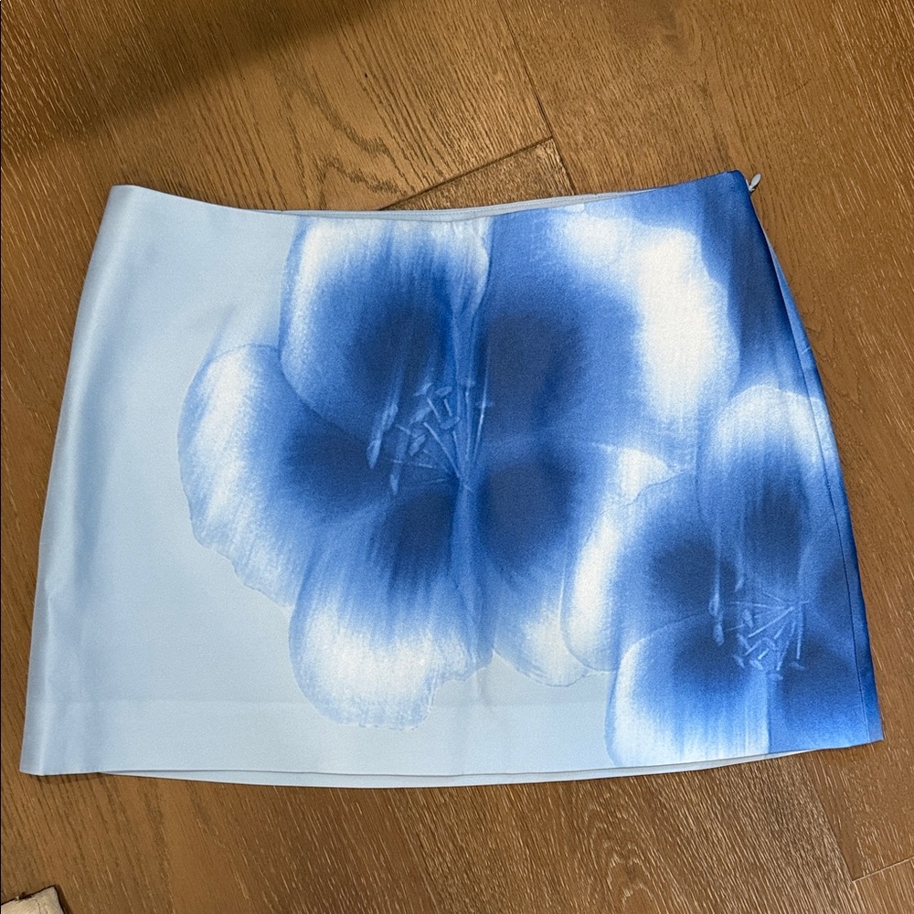 Venroy White Mini Skirt with Blue Floral Print